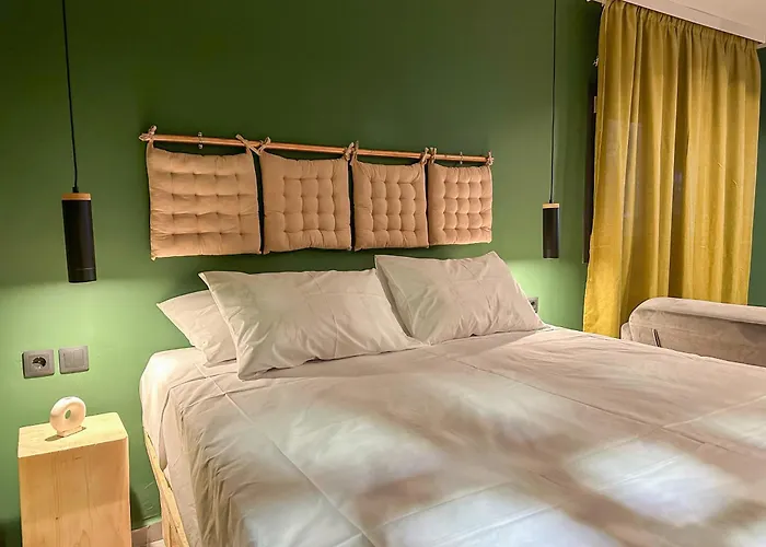Theoni Luxury Apartment